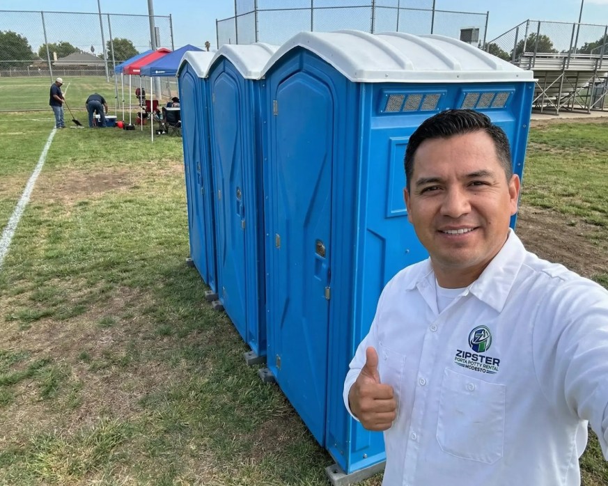 Deluxe Portable Toilet Rental